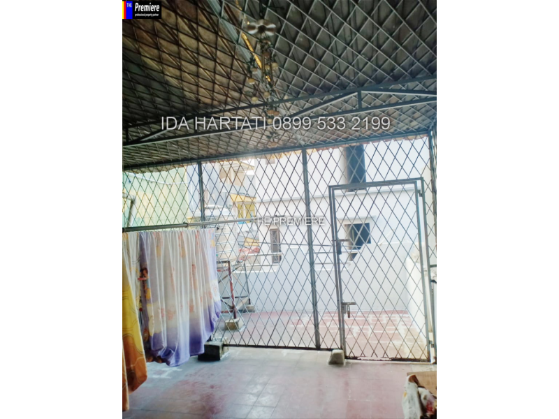 Rumah 3 Lantai Dwiwarna Siap Huni Jakarta Pusat