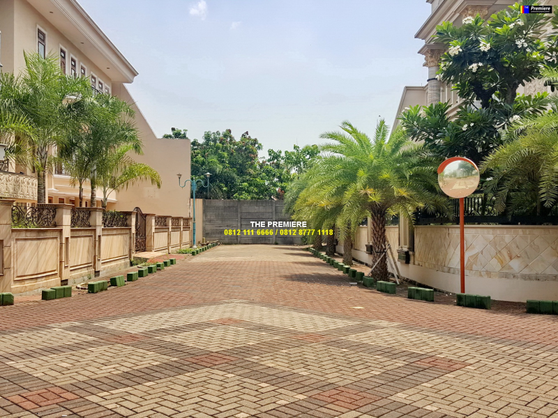 Rumah Bukit Gading Villa Kelapa Gading, Jakarta Utara (Villa Kuta)