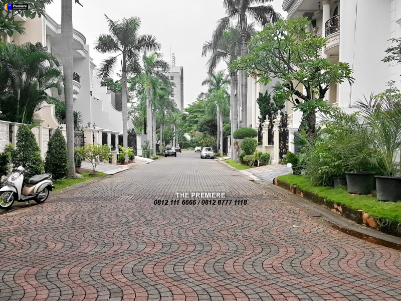 Rumah Artha Gading Villa Kelapa Gading, Jakarta Utara, Model American Style