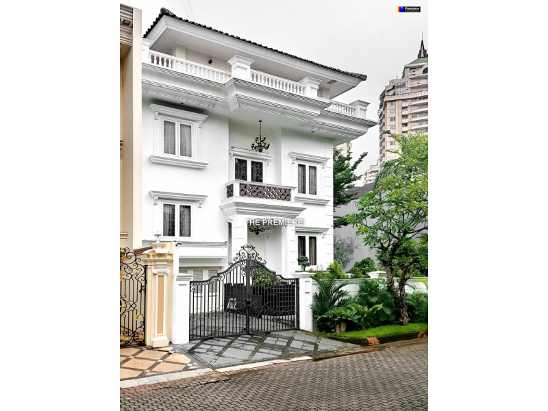 Rumah Artha Gading Villa Kelapa Gading, Jakarta Utara, Model American Style
