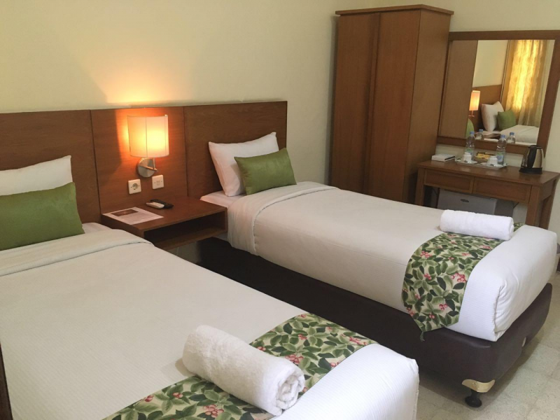 DIJUAL HOTEL HOOK  sangat strategis pertigaan Gadog, Megamendung, Puncak Bogor, Jawa Barat, 16770