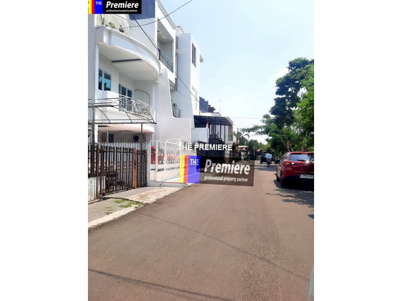 Dijual rumah di Jalan Janur Asri