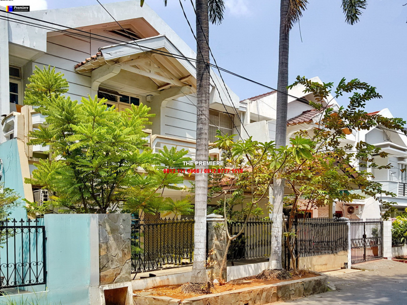 Rumah Janur Elok Kelapa Gading, Jakarta Utara (Sport Mall)