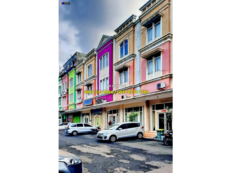 Ruko Royal Gading Square di Jalan Raya Pegangsaan Dua, Kelapa Gading, Jakarta Utara