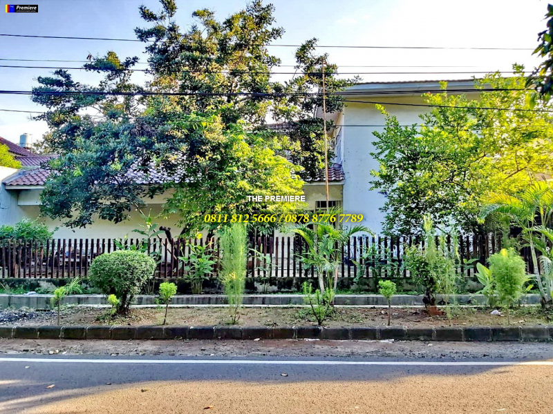 RUMAH TUA KAYU PUTIH TENGAH HITUNG TANAH
