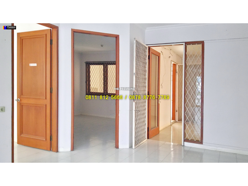 Rumah di Arteri Kelapa Gading Untuk Usaha Restoran atau Bengkel