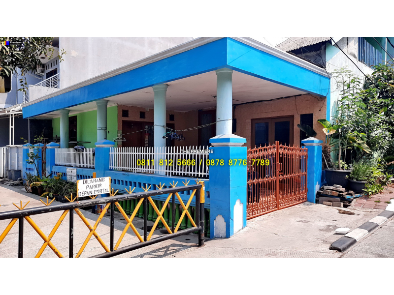 Rumah Bobrok Hadap Jalan Raya di BCS Kelapa Gading