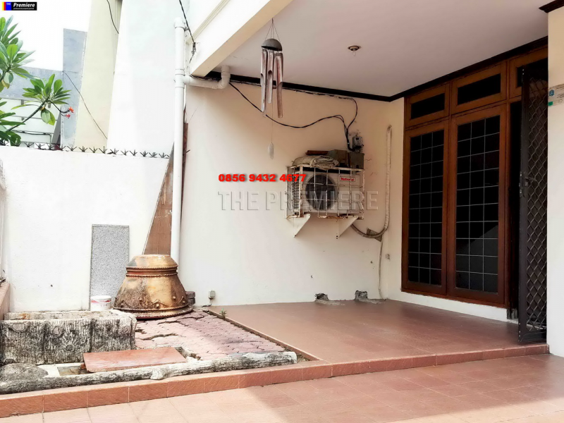 RUMAH DIJUAL: Rumah Kopyor Timur 2 Lantai Siap Huni Lokasi Strategis Banyak Makanan, Kelapa Gading, Jakarta Utara, DKI Jakarta, (WN)